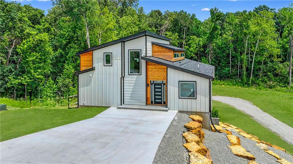 Listing Photo MLS #HMS2502120