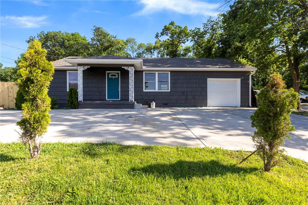 Listing Photo MLS #HMS2541125