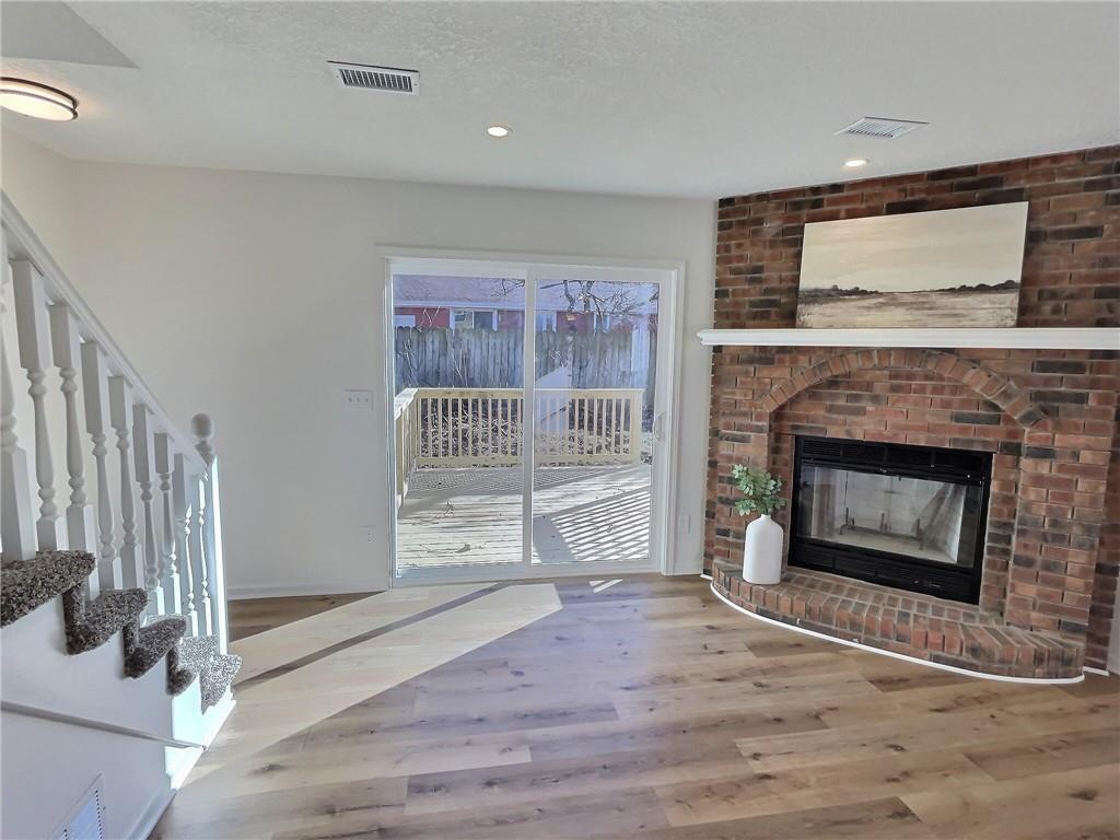 Listing Photo MLS #HMS2541144