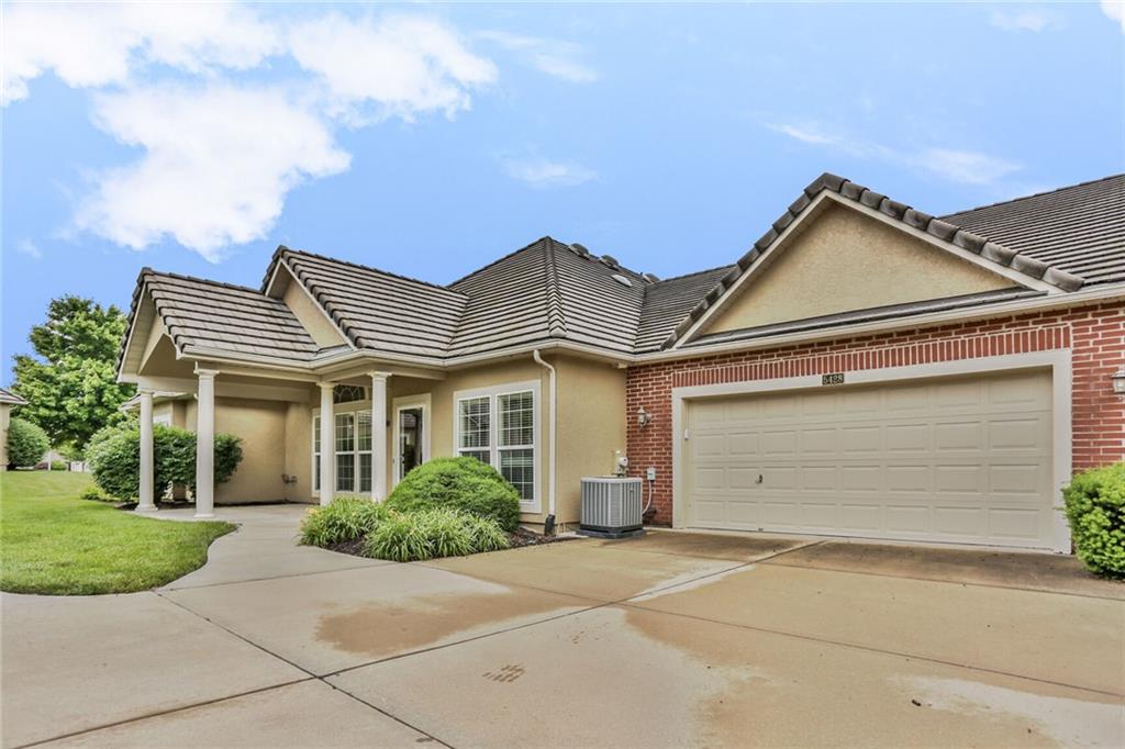 Listing Photo MLS #HMS2542985