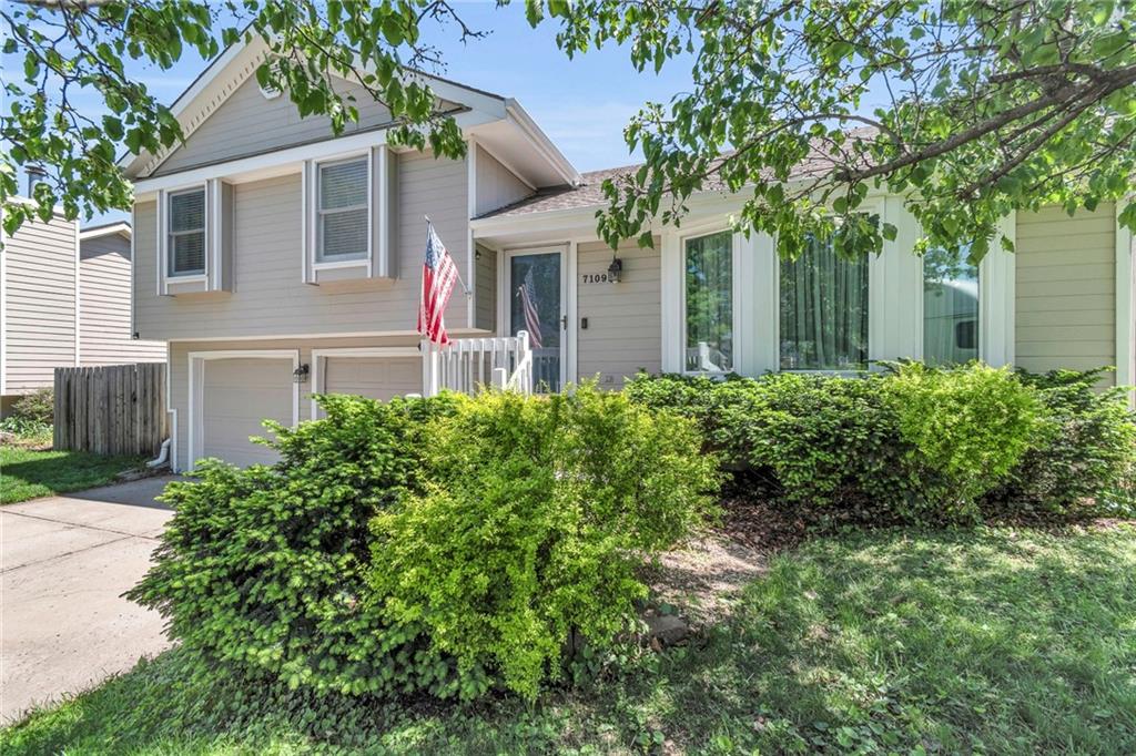 Listing Photo MLS #HMS2545127