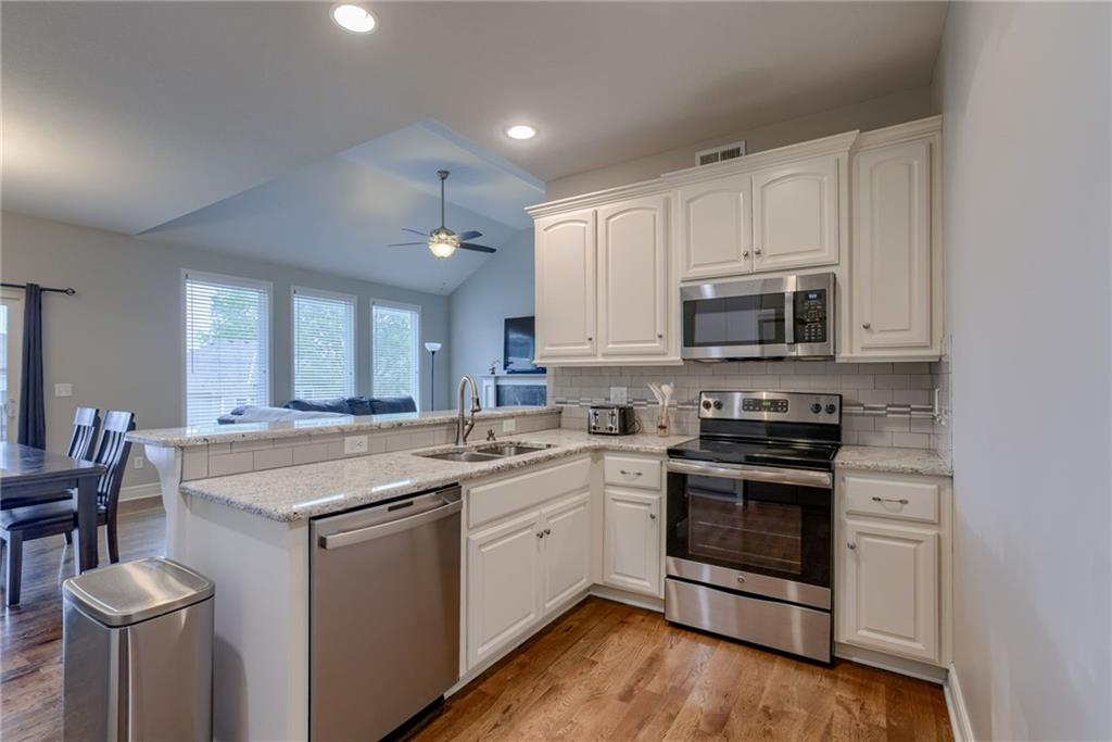 Listing Photo MLS #HMS2545924