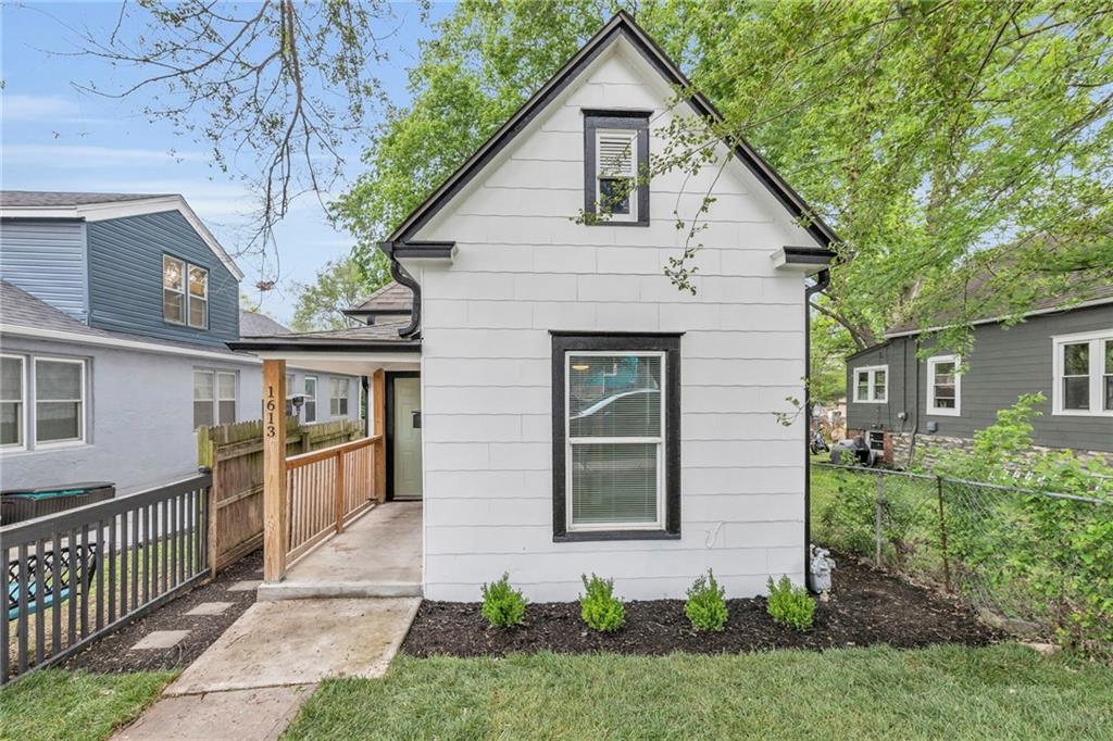 Listing Photo MLS #HMS2546930