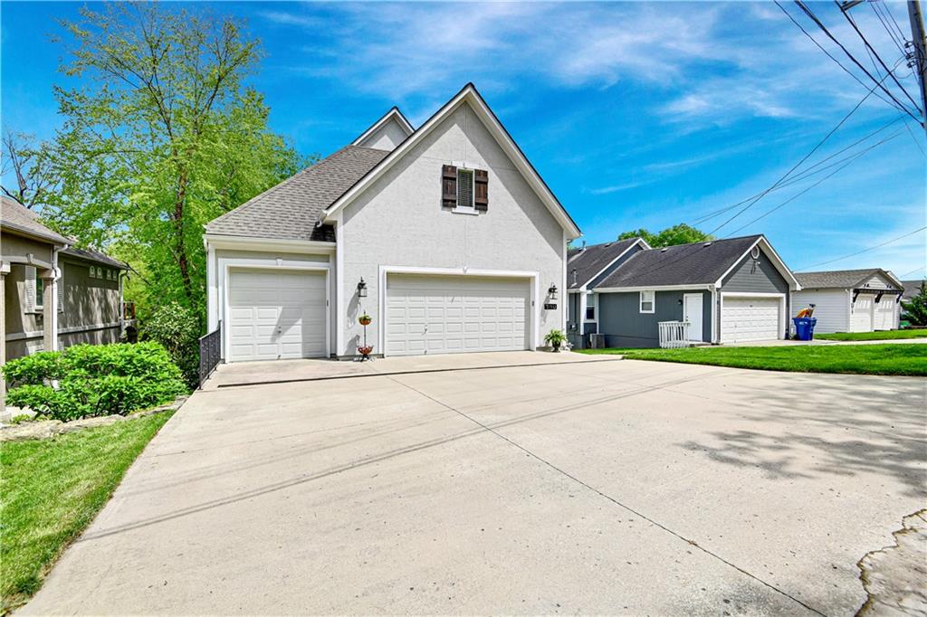 Listing Photo MLS #HMS2547892