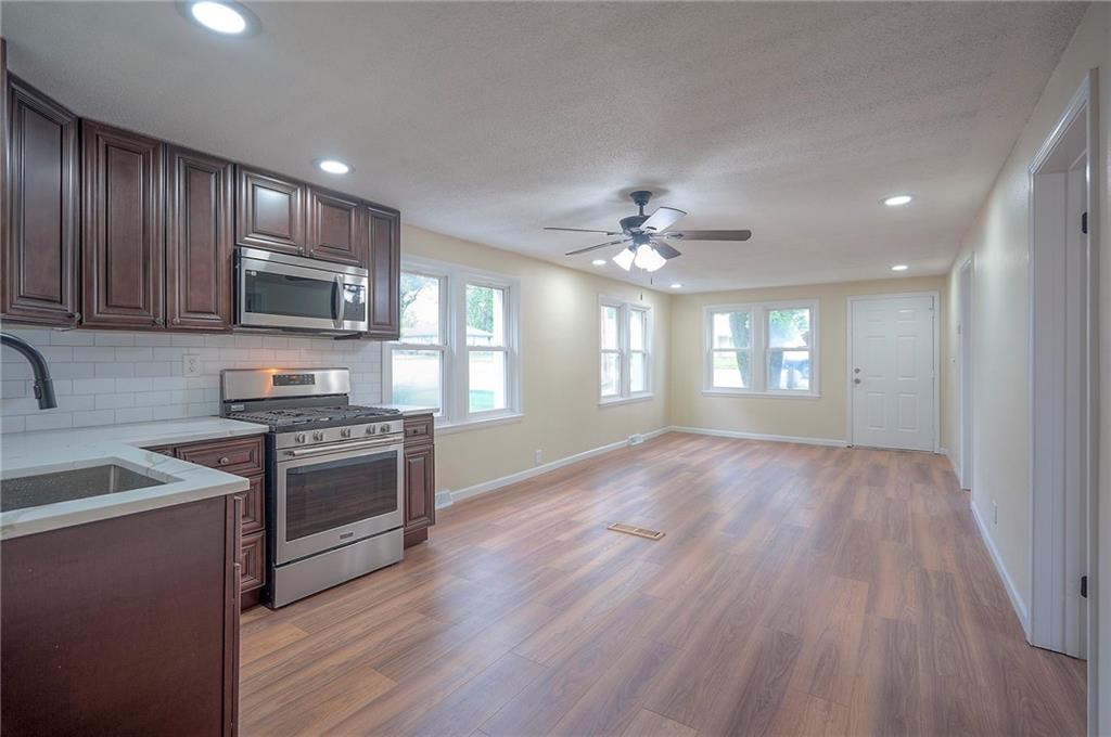 Listing Photo MLS #HMS2551143