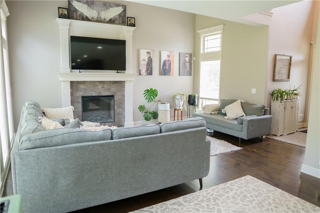 Listing Photo MLS #HMS2553222