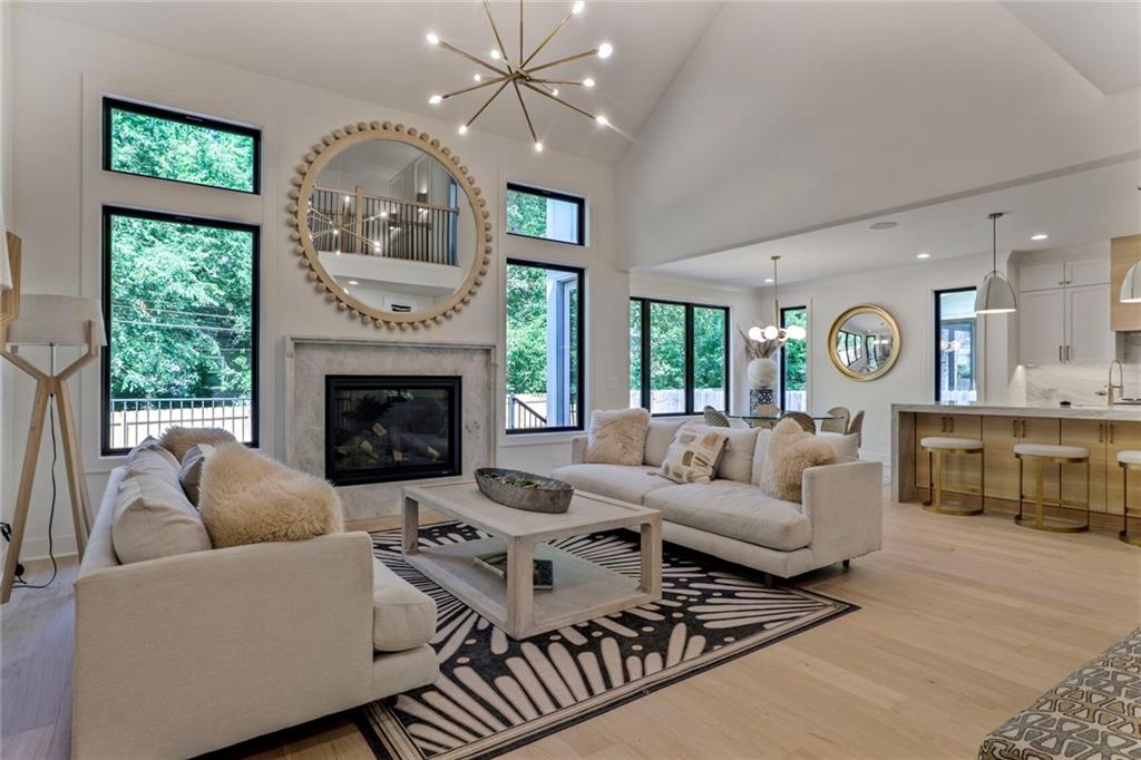 Listing Photo MLS #HMS2553644