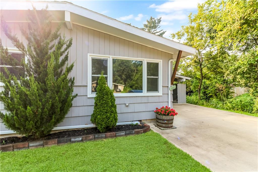 Listing Photo MLS #HMS2556060