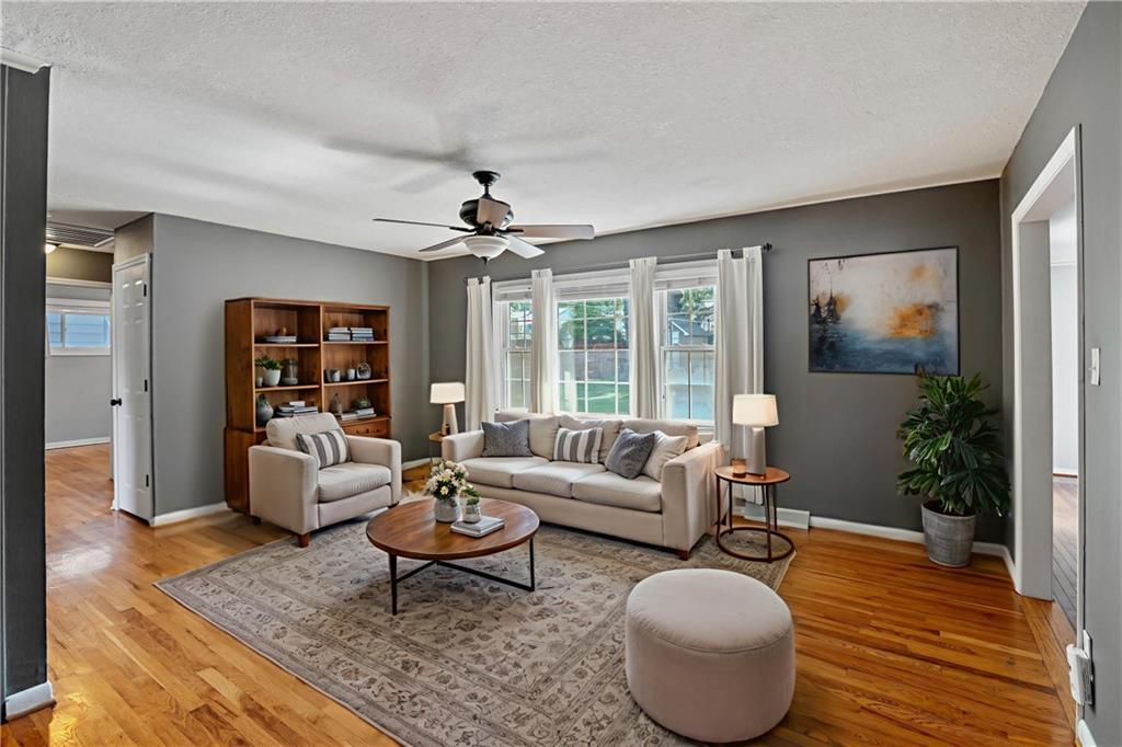 Listing Photo MLS #HMS2556094