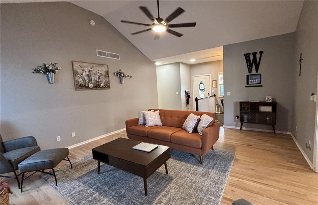 Listing Photo MLS #HMS2556242