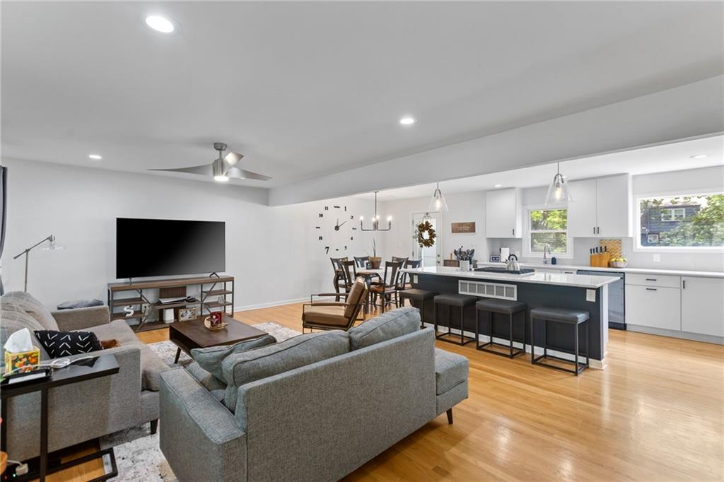 Listing Photo MLS #HMS2556710