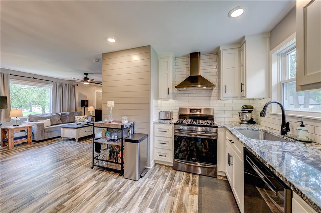 Listing Photo MLS #HMS2557811