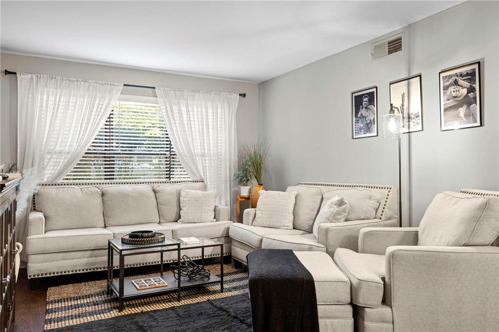Listing Photo MLS #HMS2557917