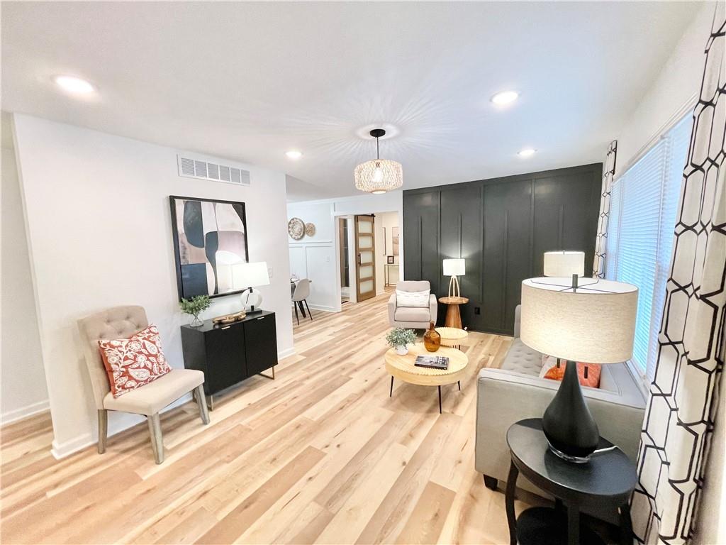 Listing Photo MLS #HMS2557978