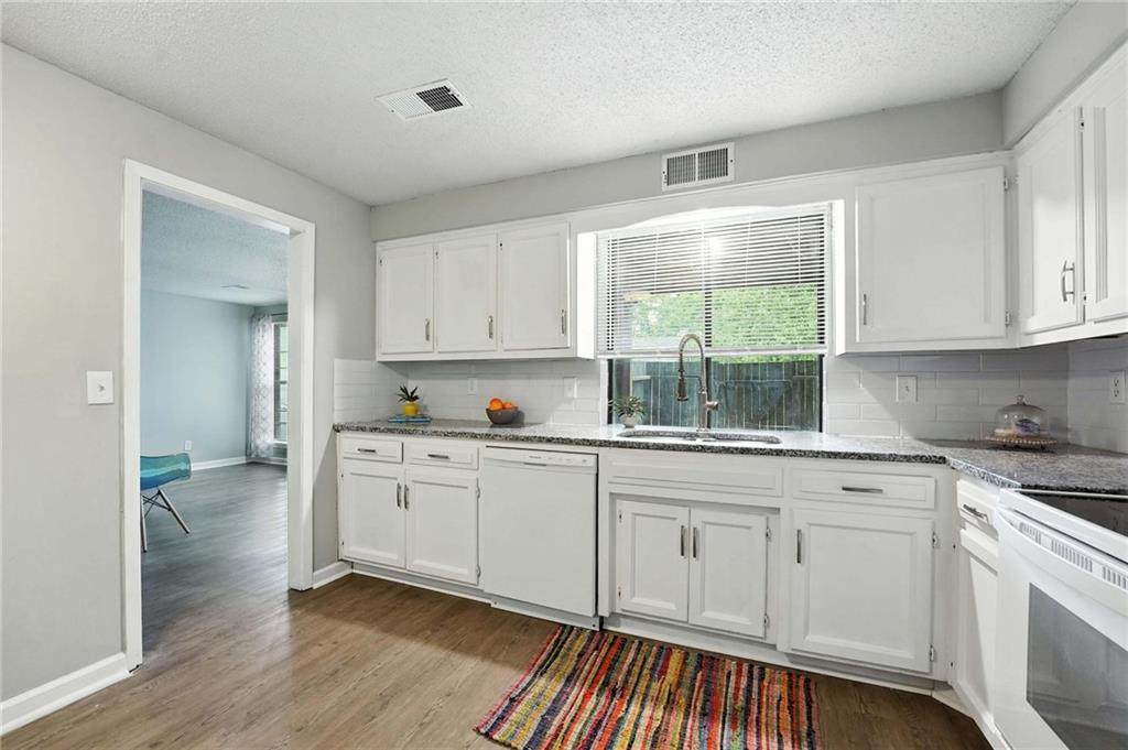 Listing Photo MLS #HMS2561433
