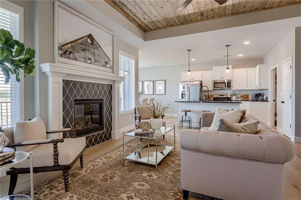 Listing Photo MLS #HMS2562122