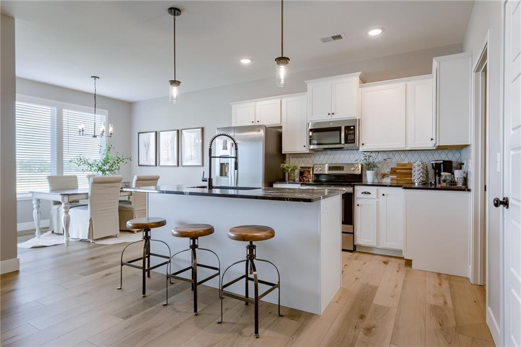 Listing Photo MLS #HMS2562125