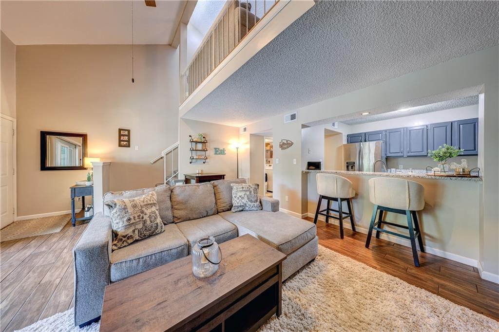 Listing Photo MLS #HMS2565042