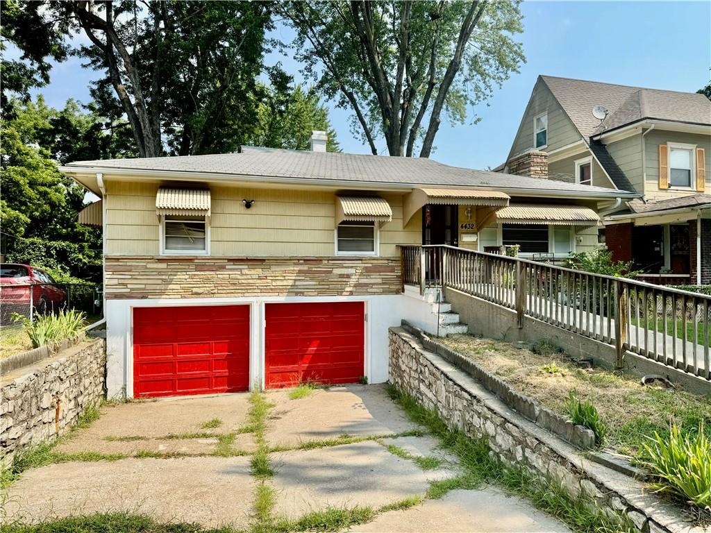 Listing Photo MLS #HMS2567013