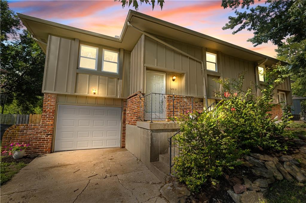 Listing Photo MLS #HMS2567251