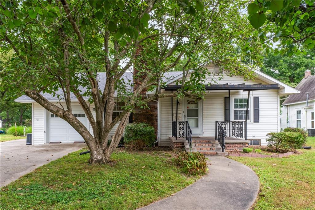Listing Photo MLS #HMS2567996
