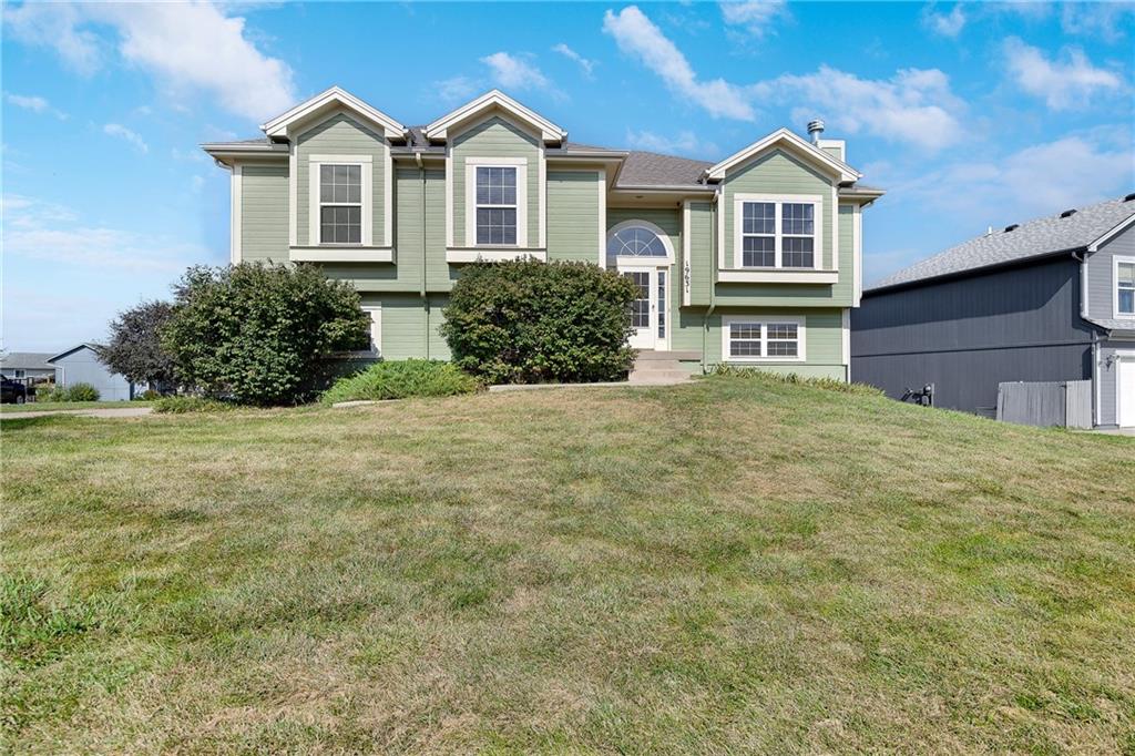 Listing Photo MLS #HMS2568223