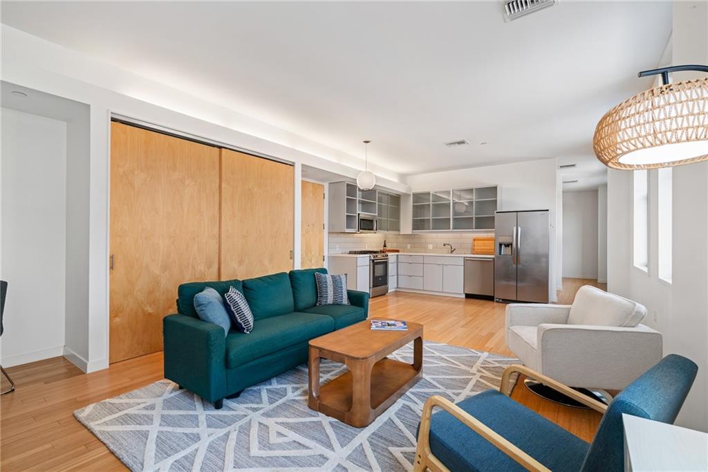 Listing Photo MLS #HMS2569421