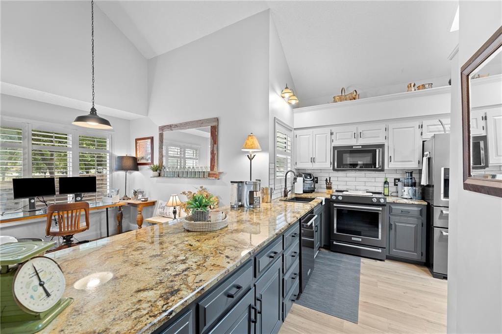 Listing Photo MLS #HMS2574224