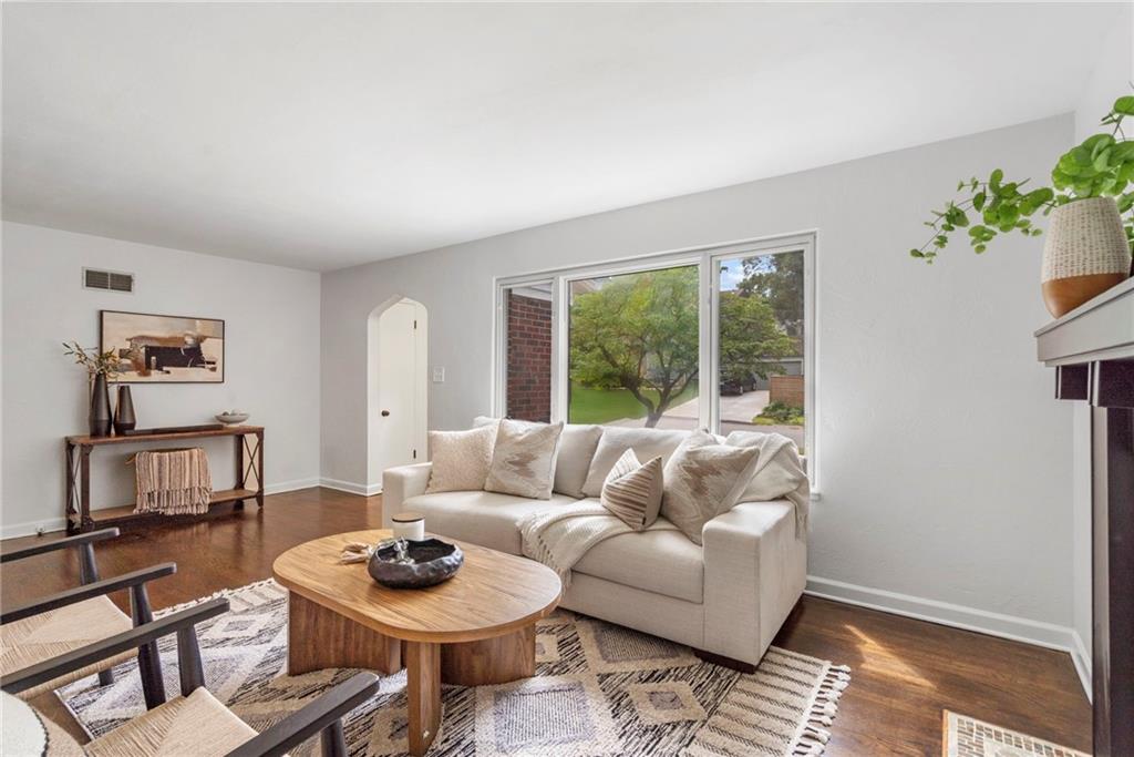 Listing Photo MLS #HMS2587631