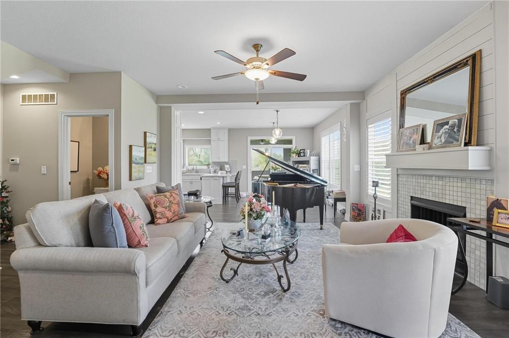 Listing Photo MLS #HMS2591903