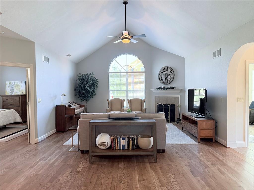 Listing Photo MLS #HMS2594762