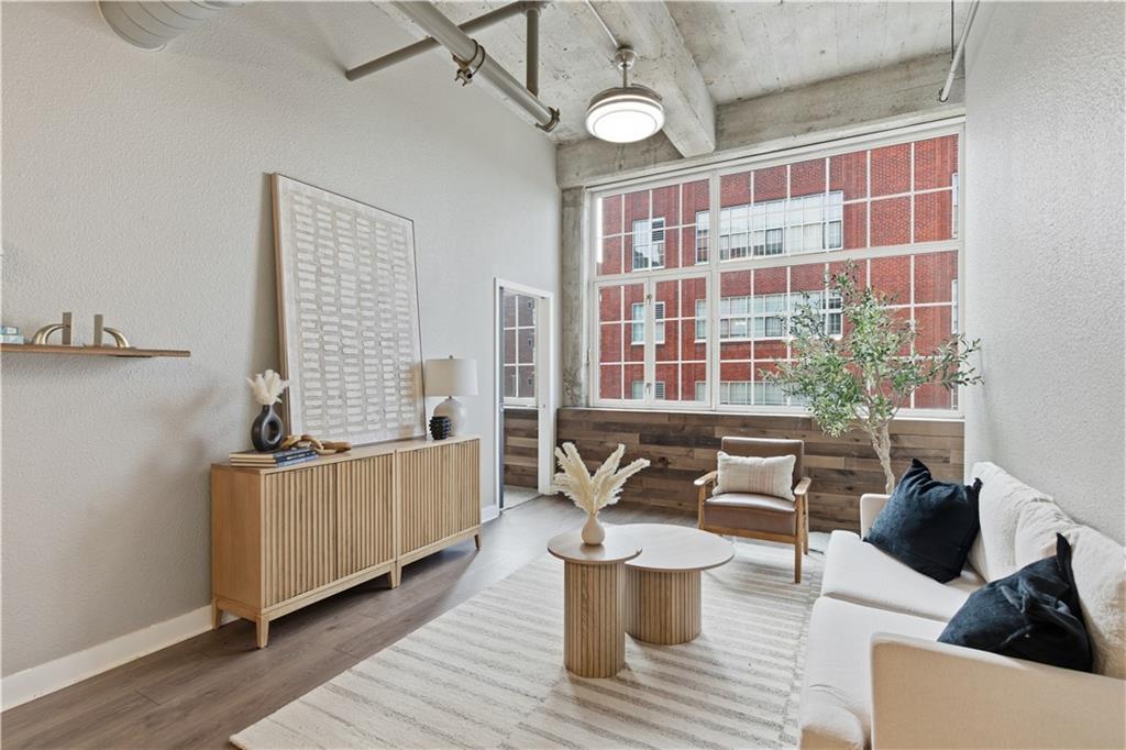 Listing Photo MLS #HMS2597866