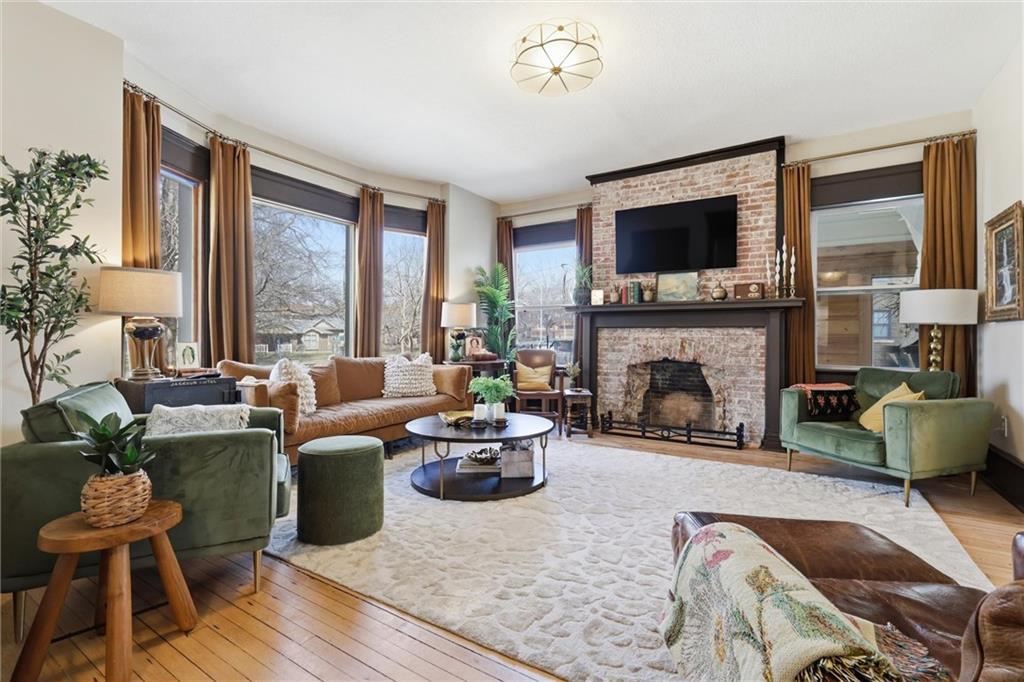 Listing Photo MLS #HMS2600722