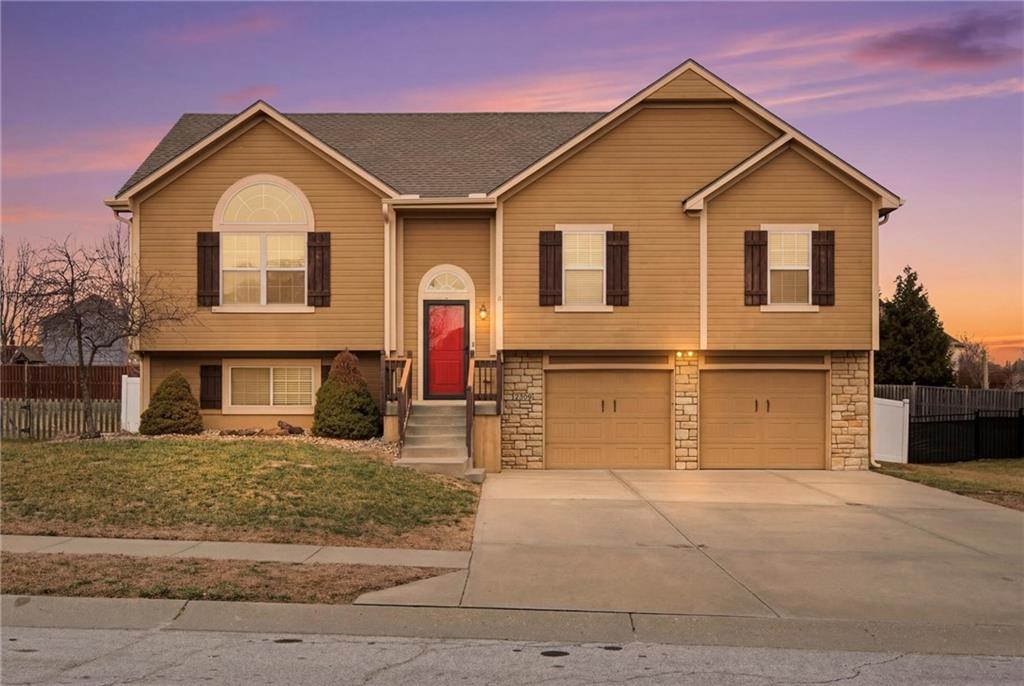 Listing Photo MLS #HMS2600974