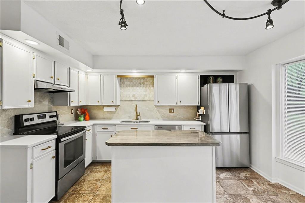 Listing Photo MLS #HMS2605716