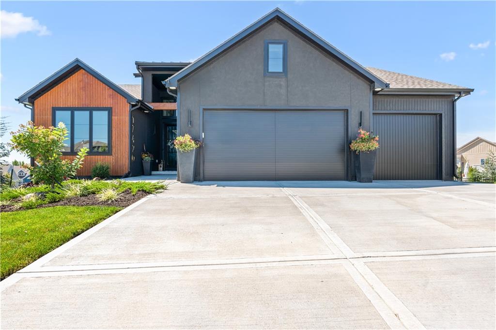 Listing Photo MLS #HMS2606412