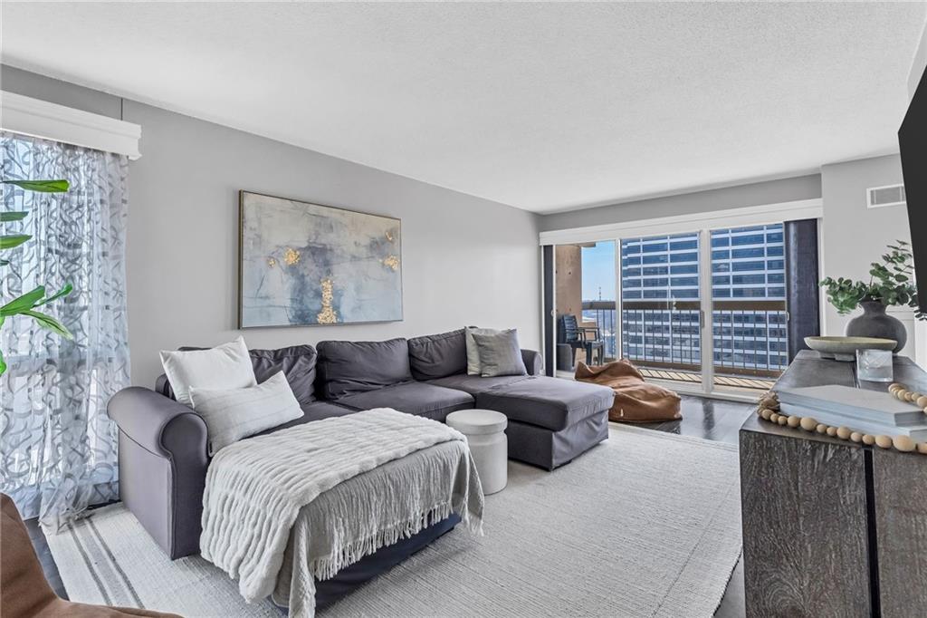 Listing Photo MLS #HMS2608607