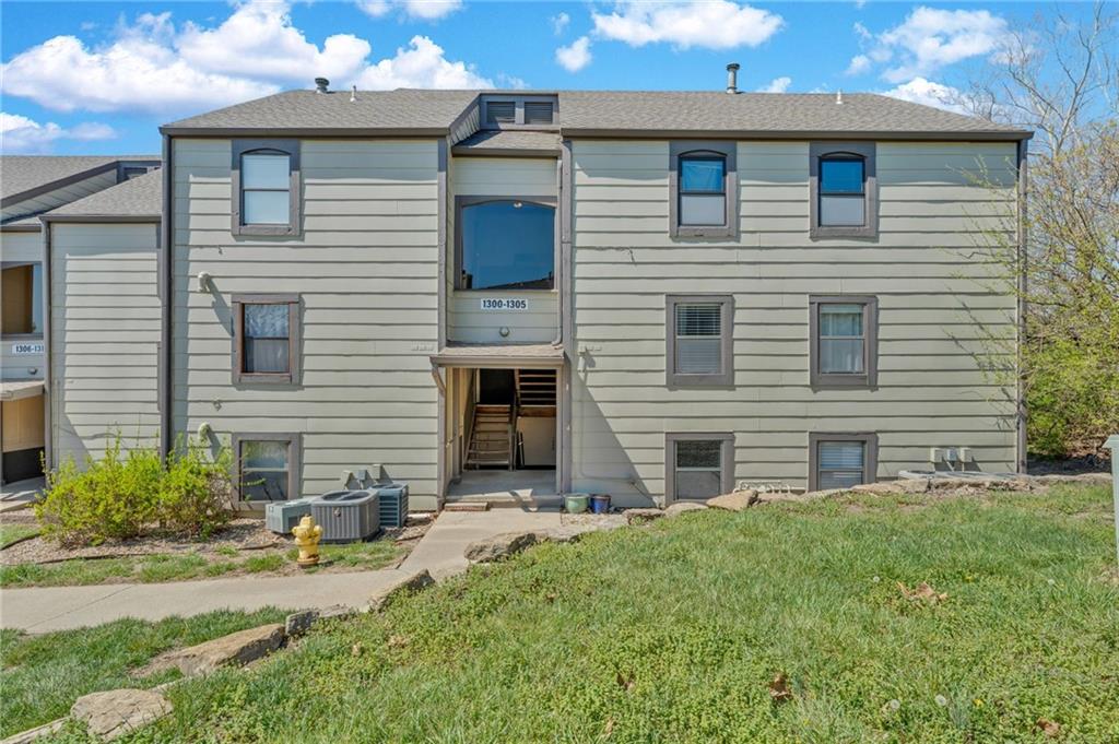 Listing Photo MLS #HMS2613041