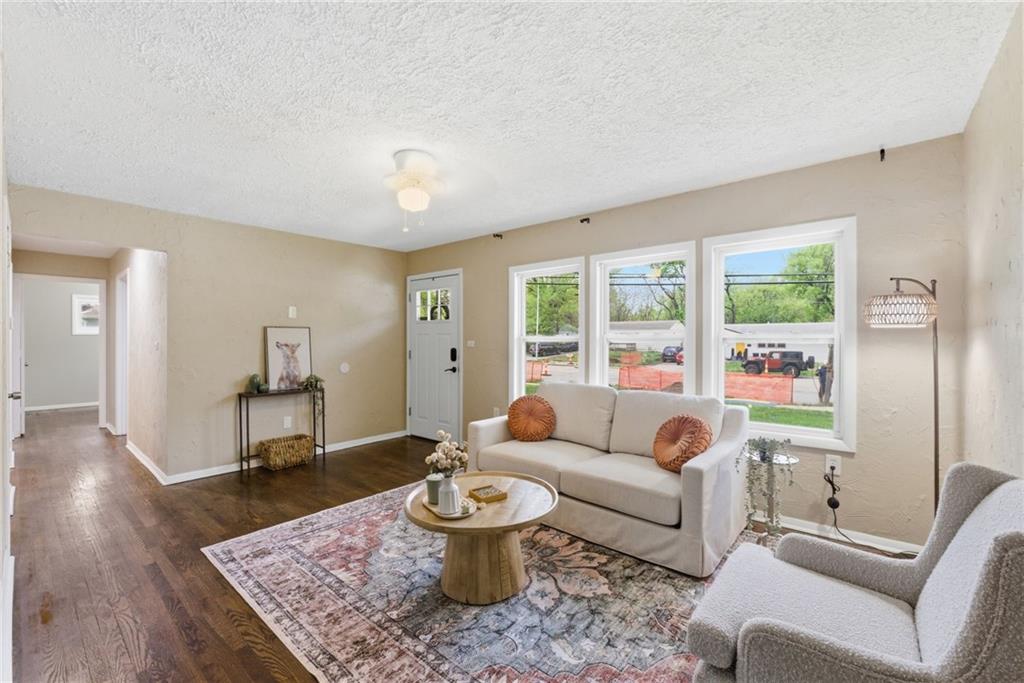 Listing Photo MLS #HMS2613499