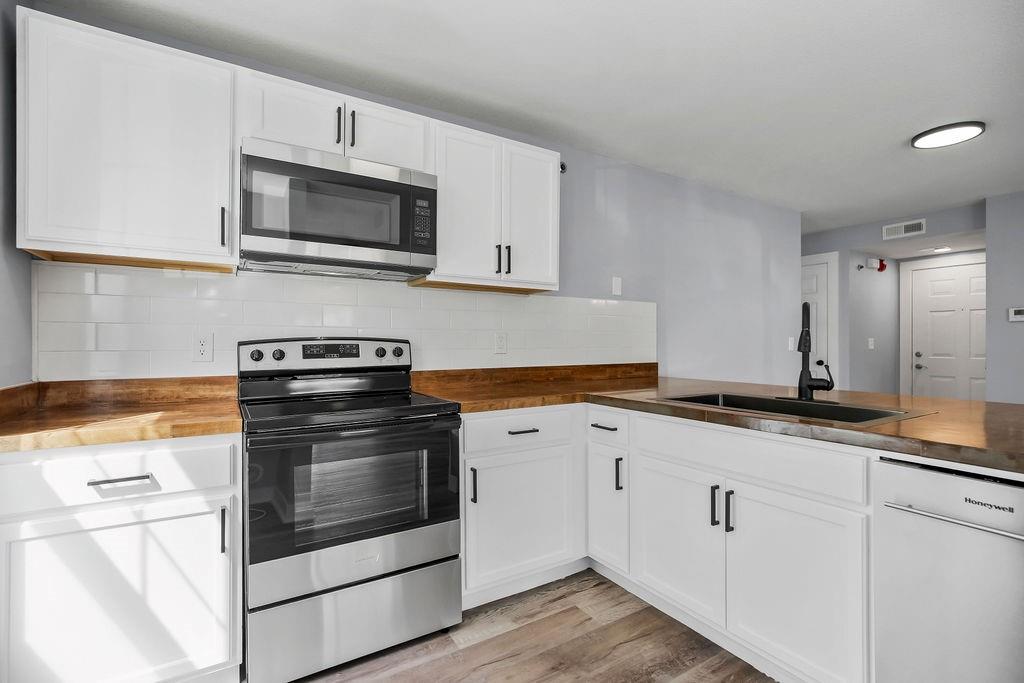 Listing Photo MLS #HMS2617042