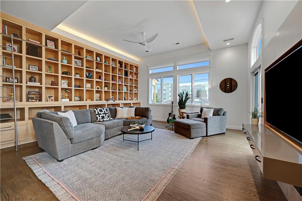 Listing Photo MLS #HMS2621032