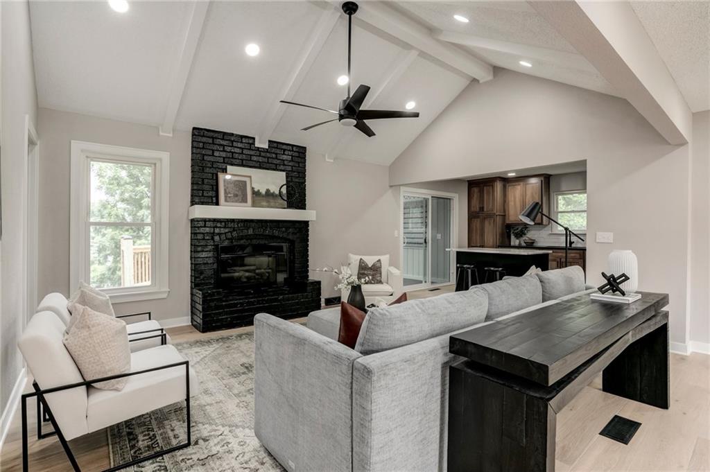 Listing Photo MLS #HMS2622426