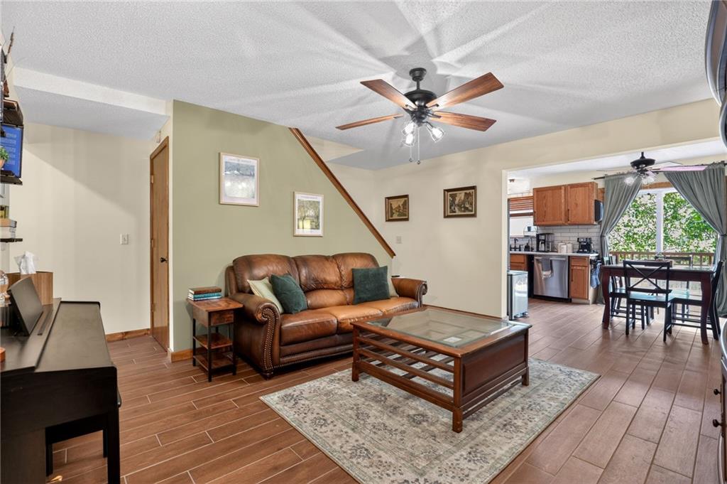 Listing Photo MLS #HMS2623001