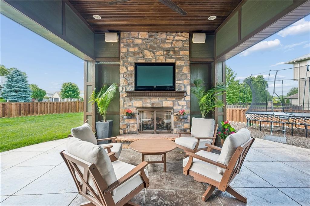 Listing Photo MLS #HMS2623186