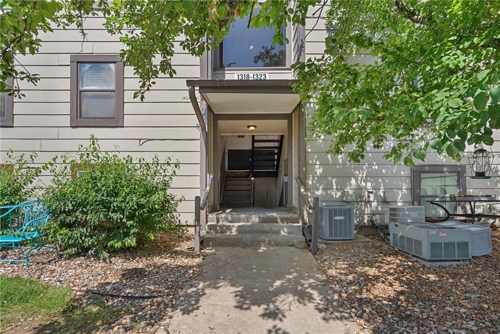 Listing Photo MLS #HMS2625250