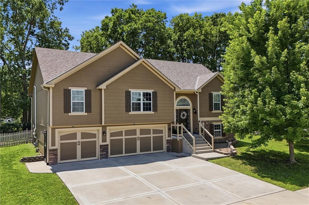 Listing Photo MLS #HMS2626376