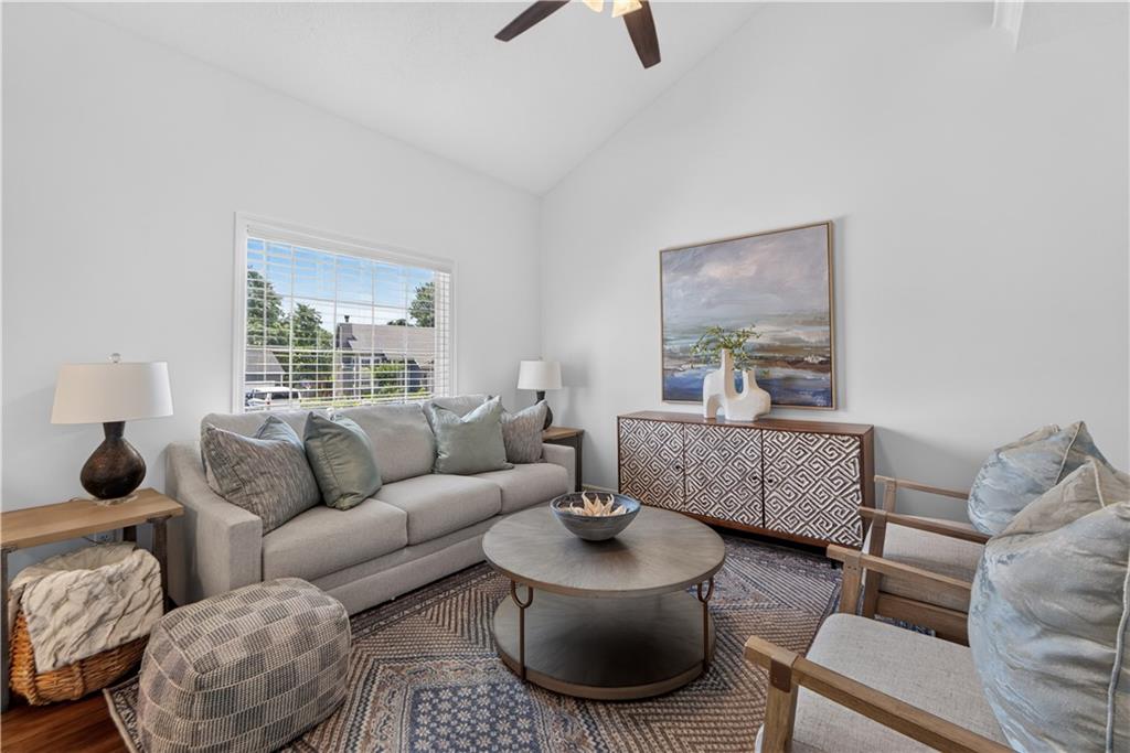 Listing Photo MLS #HMS2626472