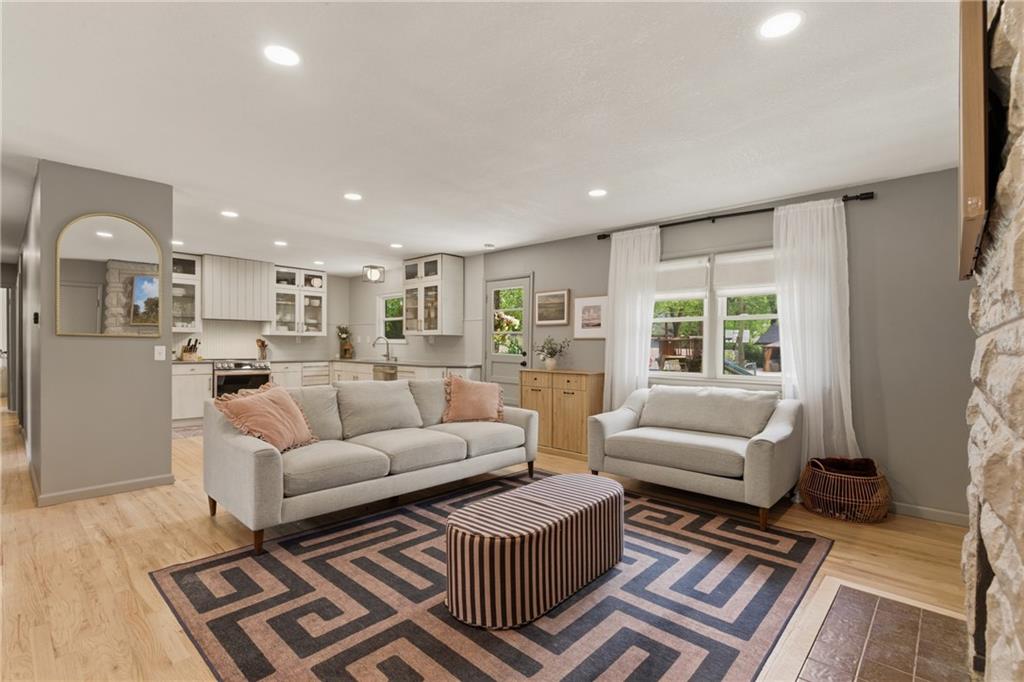 Listing Photo MLS #HMS2626939