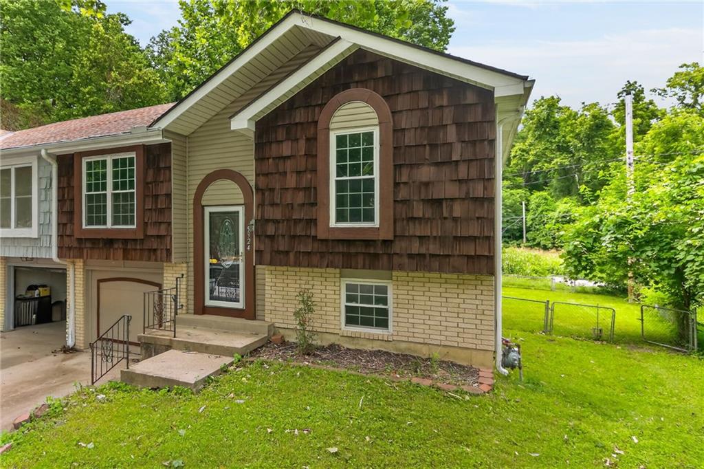 Listing Photo MLS #HMS2627111