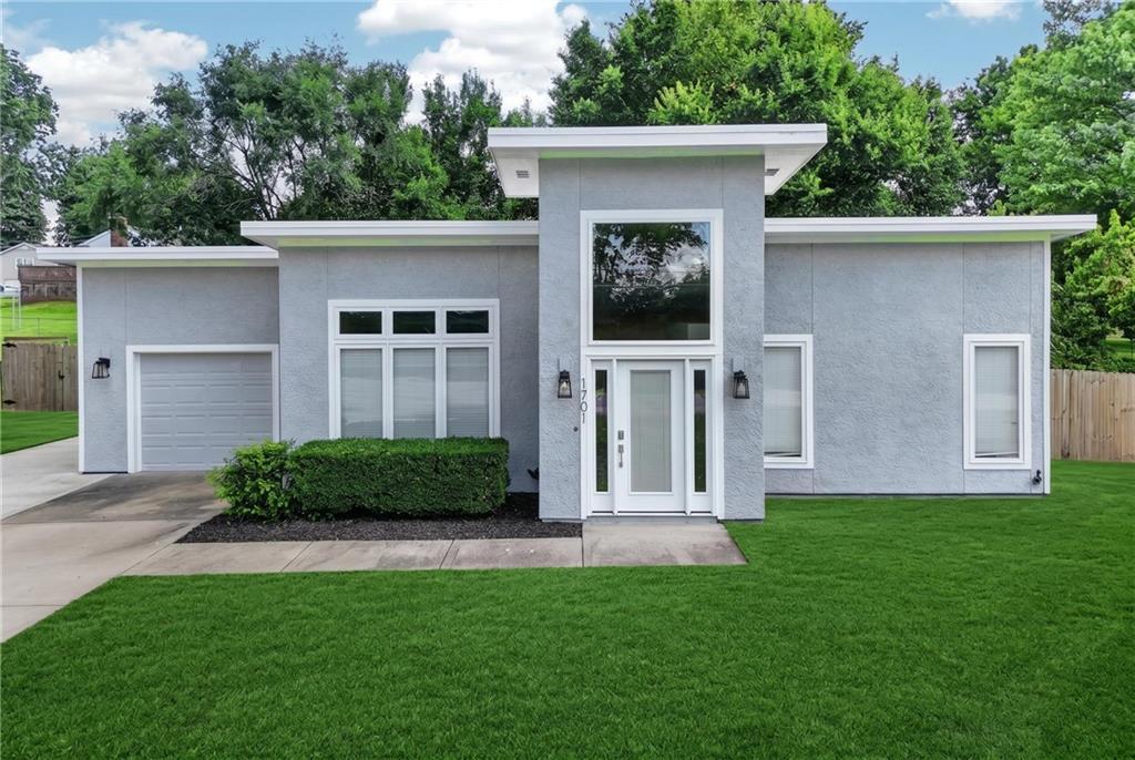 Listing Photo MLS #HMS2627313